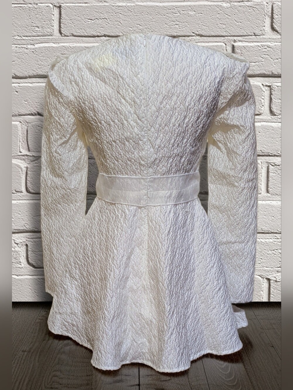 Sister Jane Textured White V-Neck Tunic with Bow Waist Size  XS - Picture 5 of 11